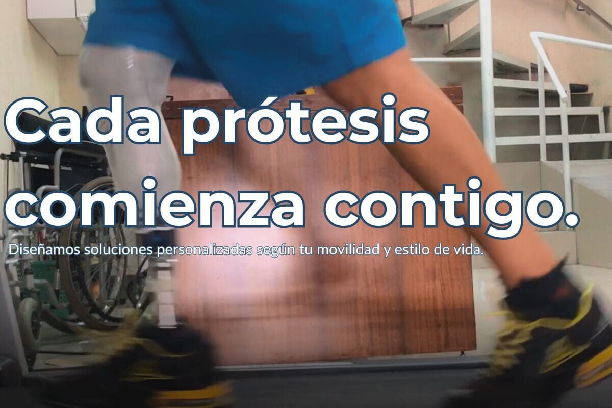 Prótesis de pierna personalizada en proceso de ajuste para paciente